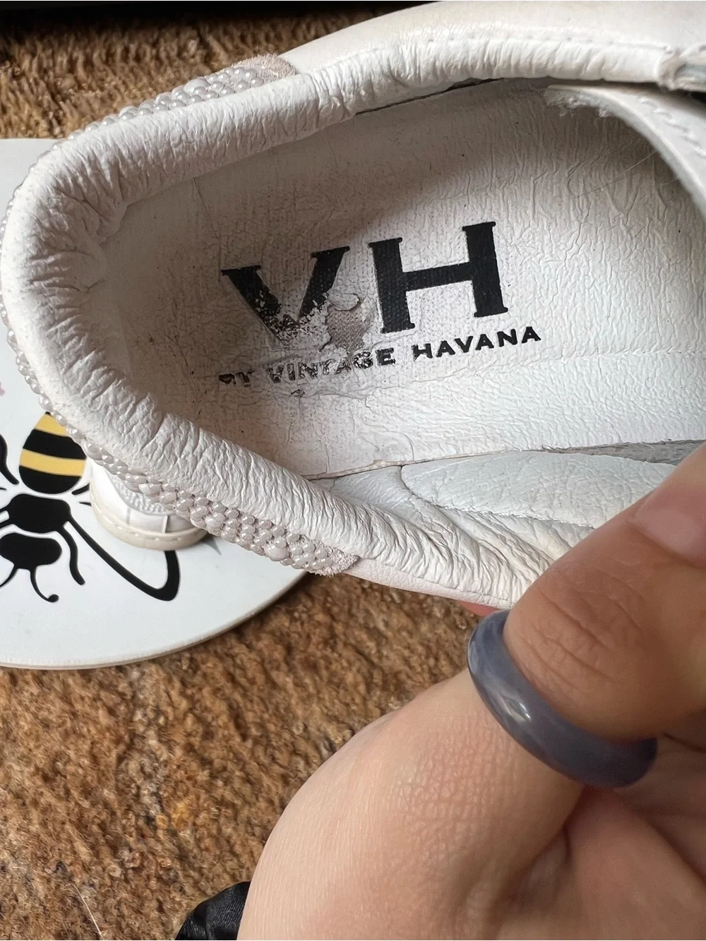 Woman’s VINTAGE HAVANA Carla Sneaker white Pearl Star size 7.